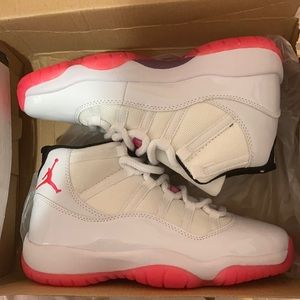 JORDANS 11